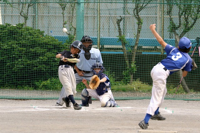 右中間を大きく破る、七番の中押しタイムリー二塁打