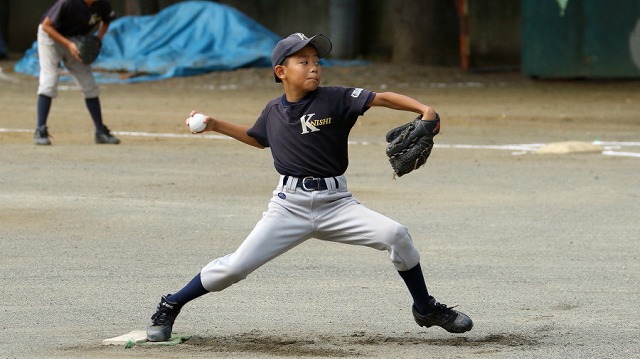 先発投手はやや制球に苦しんだ