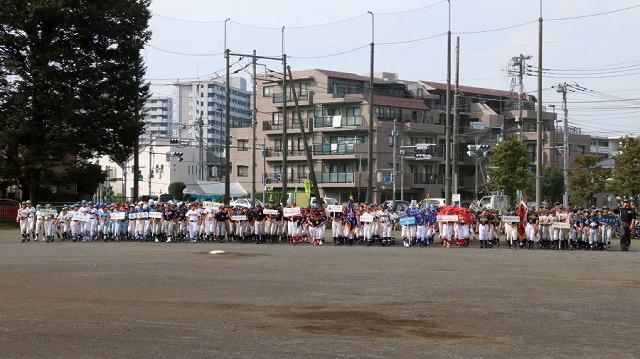 開会式に臨んだ市内各チーム