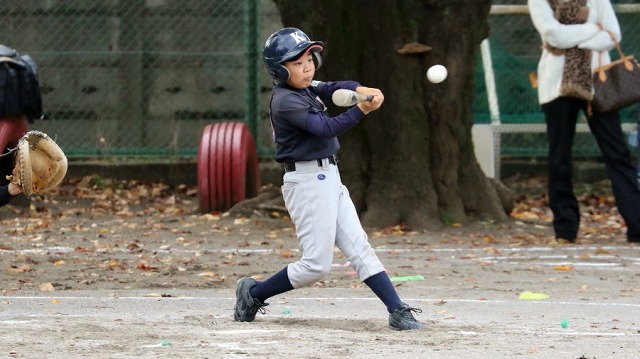 続く1番は見事左前安打を放つ