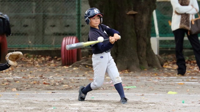 2番は投飛に倒れ、一塁走者を送れず